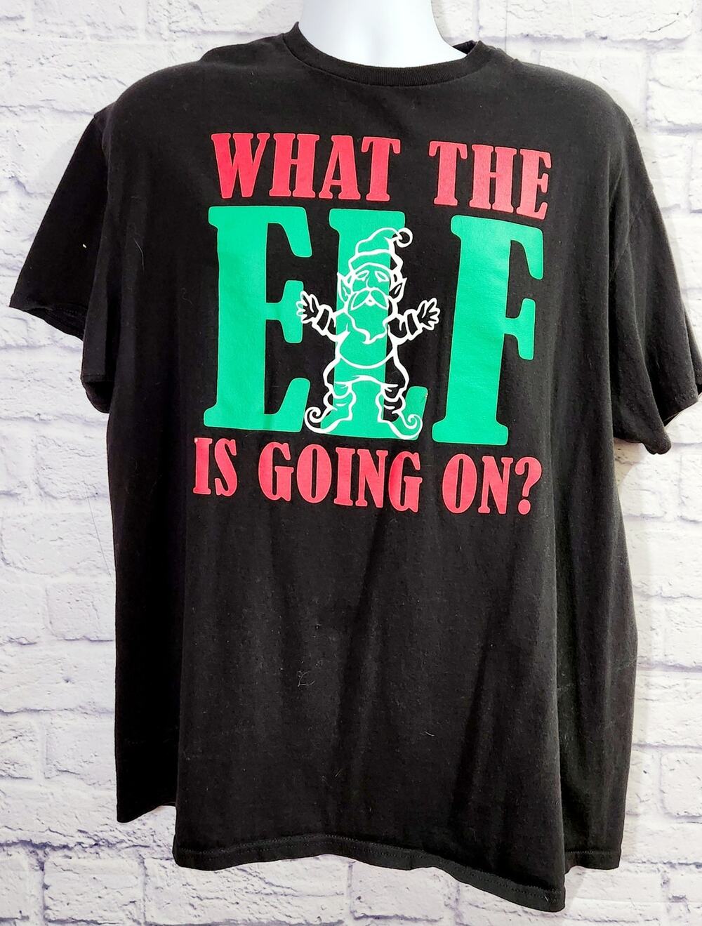 Delta Black Red Green What The Elf Is Going On? Graphic Shirt XL Lightweight